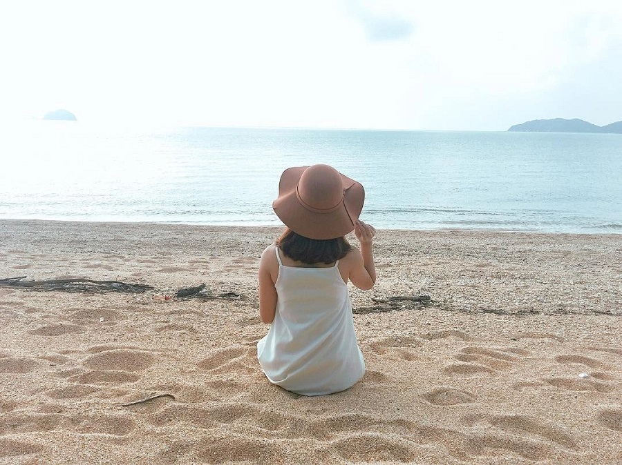 Lưu giữ kỷ niệm chuyến du lịch Cái Chiên qua những bức ảnh check in cùng biển xanh, cát trắng