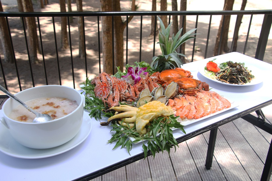 Hải sản, gà râu là những món ngon đặc sản của Cái Chiên Quảng Ninh