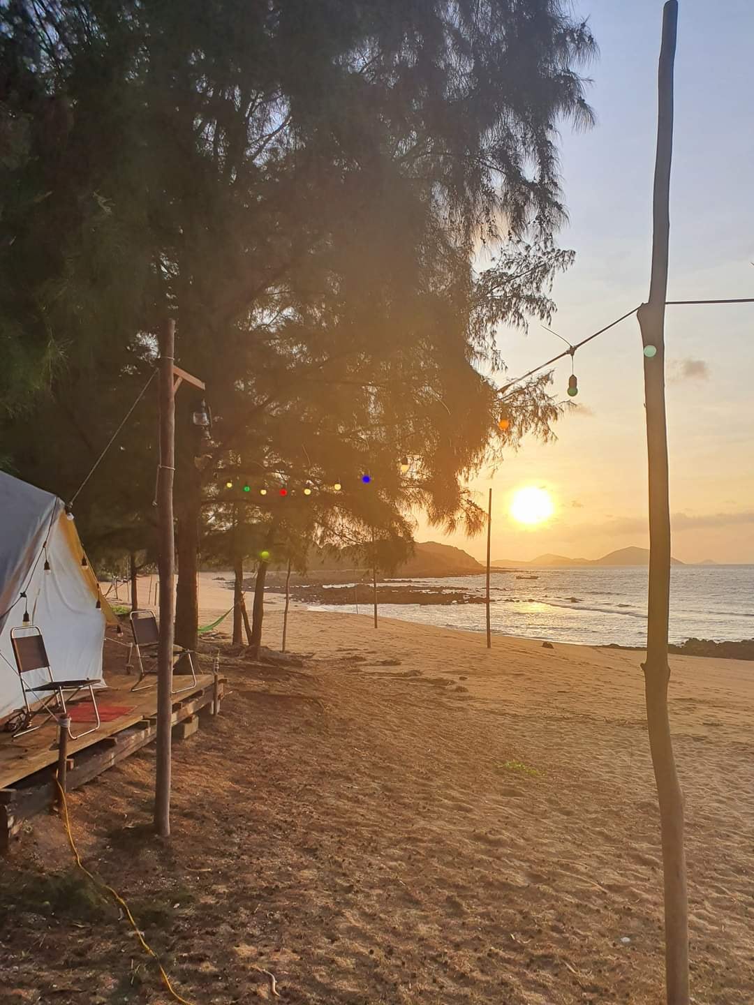 Cắm trại là trải nghiệm được yêu thích trong nhiều review đảo Cái Chiên